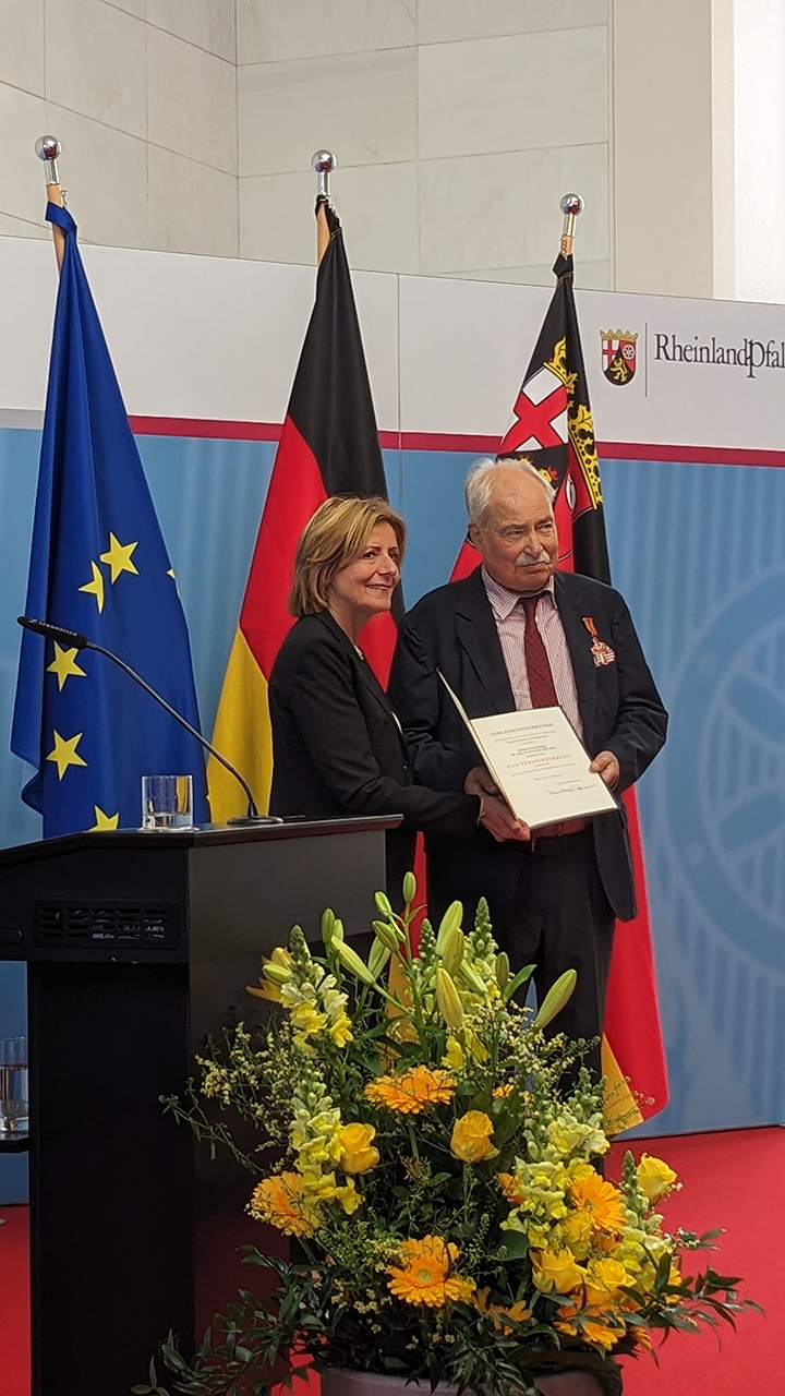 Bundesverdienstkreuz für Ehrenmitglied der GfA Prof. Dr. habil. Klaus J. Zink